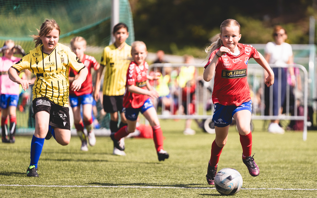 Hålå rigges til fotballfest: Dalane Energi Cup går av stabelen til helga